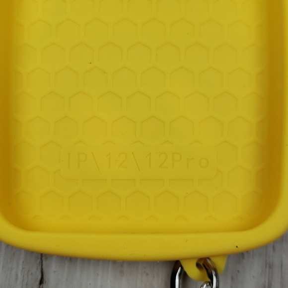 NEW Micky Mouse Silicone i phone 12 case - Picture 2 of 2